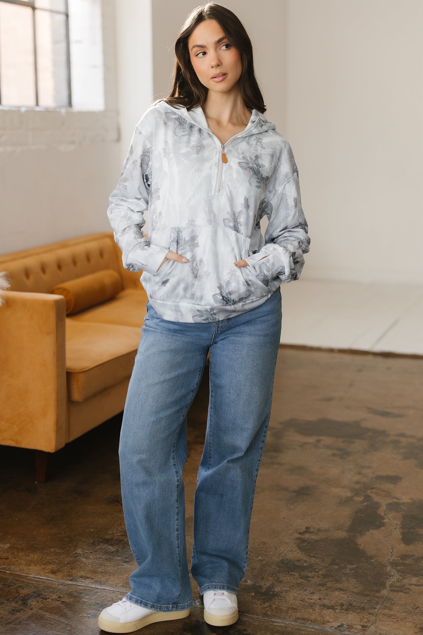 eGray Camo Leaf Print Kangaroo Pocket Quarter Zip Sweatshirt