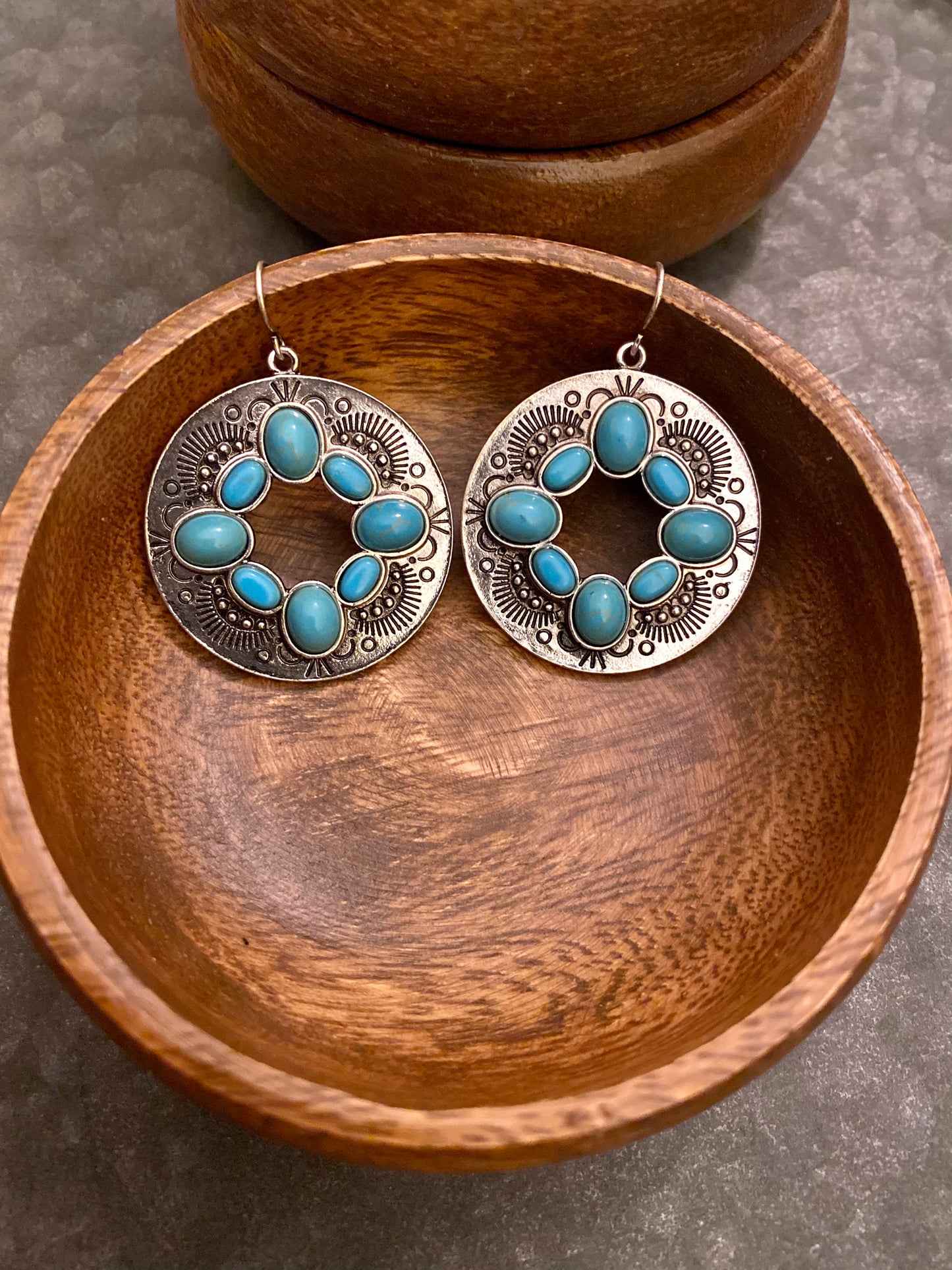 WESTERN CUT OUT CIRCLE EARRINGS